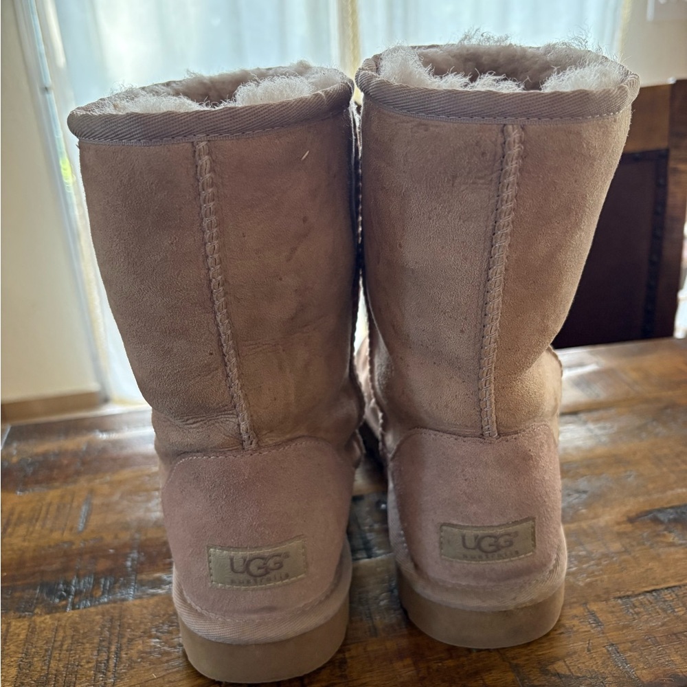UGG Classic Short size 8
